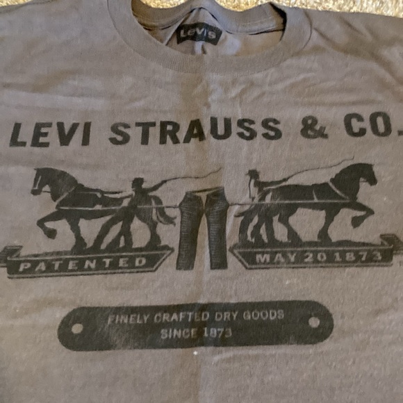 Levi’s dark grey Tshirt, size medium - Picture 2 of 4